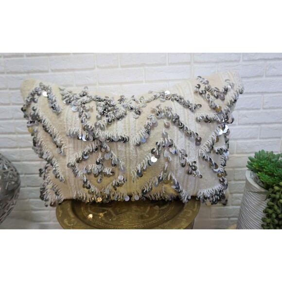Vintage Moroccan Wedding Blanket Pillow: Berber Handira Cushion Cover 03YS00148 - Picture 6 of 10